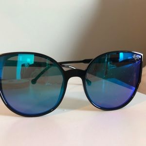 Cat shaped - reflective sunnies!